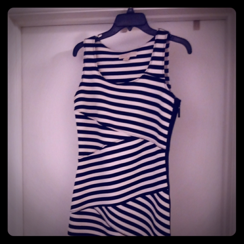 Michael Kors size 6 zip up and out dress